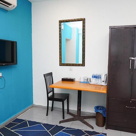 Hotel Shri Putiri Pasir Gudang Exteriör bild
