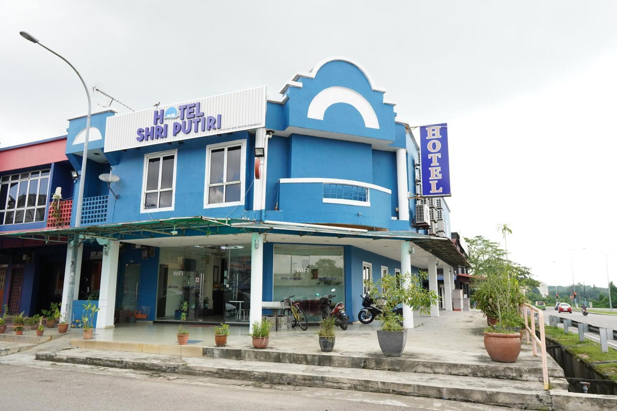 Hotel Shri Putiri Pasir Gudang Exteriör bild