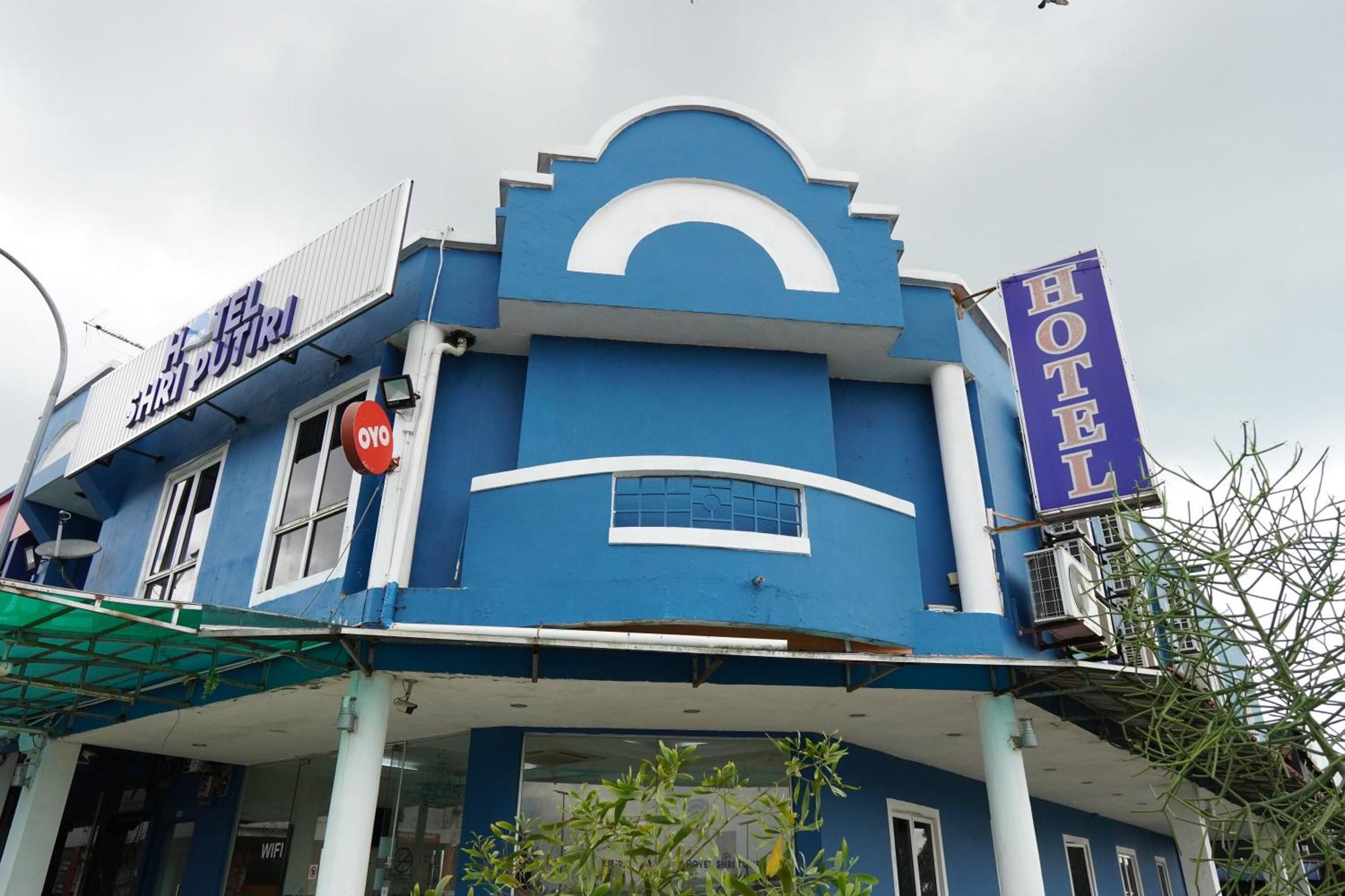 Hotel Shri Putiri Pasir Gudang Exteriör bild